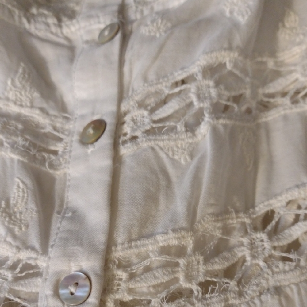 Elegant White Lace Blouse - Picture 11 of 12